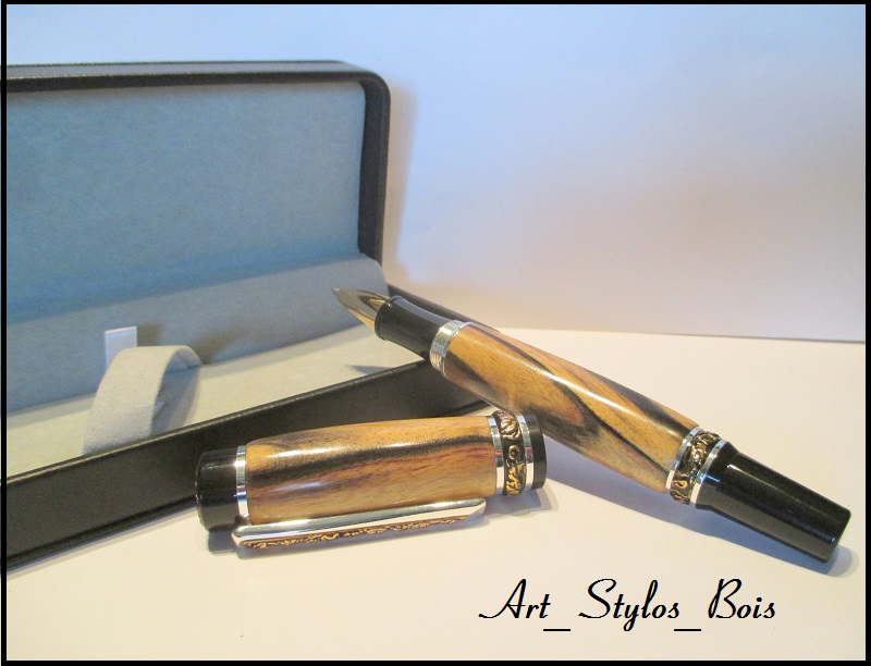 Stylo Roller en bois d'Ebène blanc du Laos