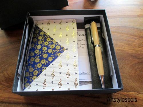 Box carnet artisanale et stylo en bois de buis
