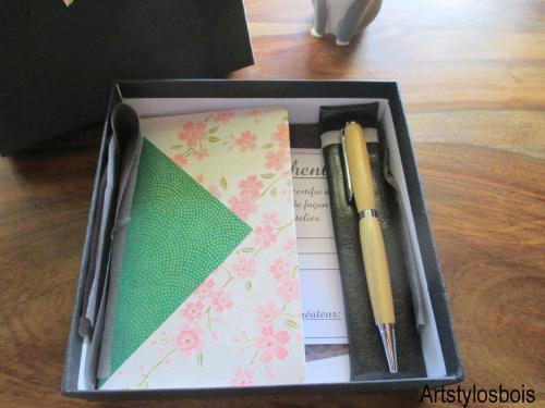Box carnet artisanale et stylo en bois de buis