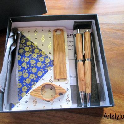 Box carnet, stylos, marque page et bague de lecture en bois d'olivier
