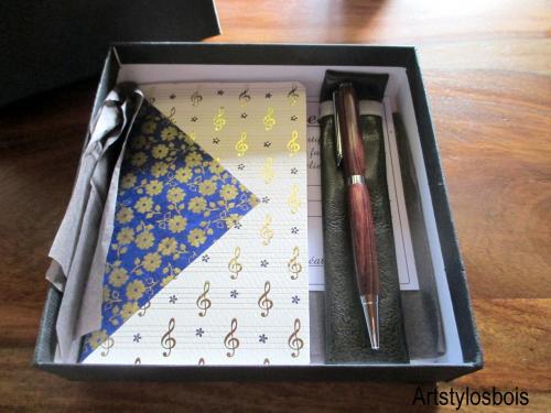 Box carnet artisanale et stylo en bois de violette