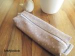 Trousse faite main en simili cuir et petites fleurs